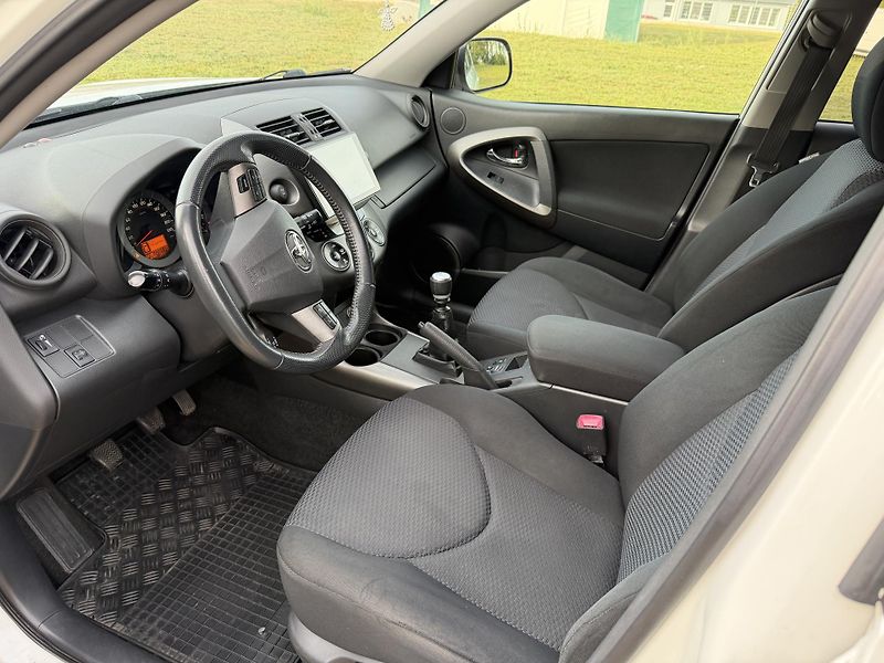 Toyota RAV4 2,0 VVTi  4x4  - fotka 18 z 29