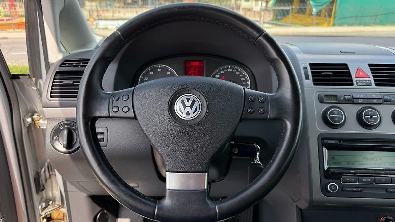 Volkswagen Touran (2009) 1.4TSi 125kW *7míst*ALU*DSG* - fotka 11 z 22