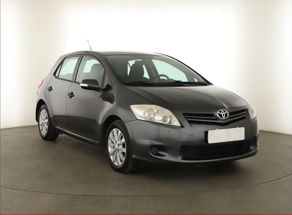 Toyota Auris 1.6 Valvematic, ČR,1.maj
