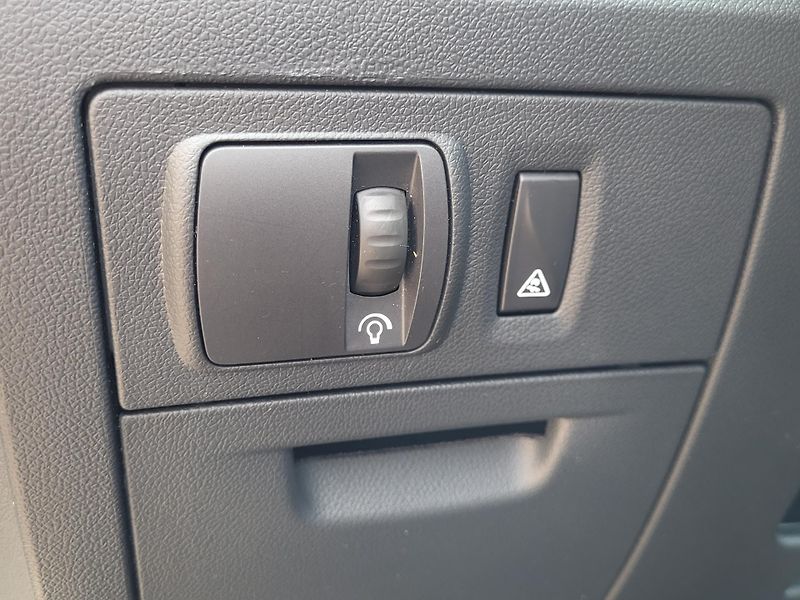 Renault Laguna 2.0dCi 127kW*4CONTROL*PANORAMA - fotka 16 z 54