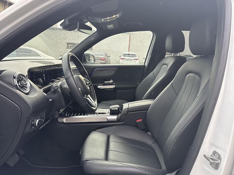 Mercedes-Benz GLB 200d 4MATIC - fotka 14 z 16