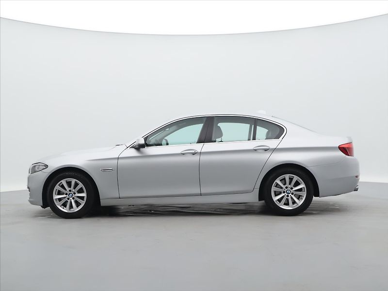 BMW Řada 5 2,0 d 160kW xDrive Aut. CZ - fotka 4 z 38