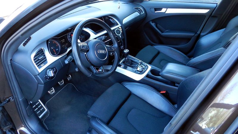 Audi A4 2.0 TDi 110 kW QUATTRO S-LINE - fotka 6 z 17