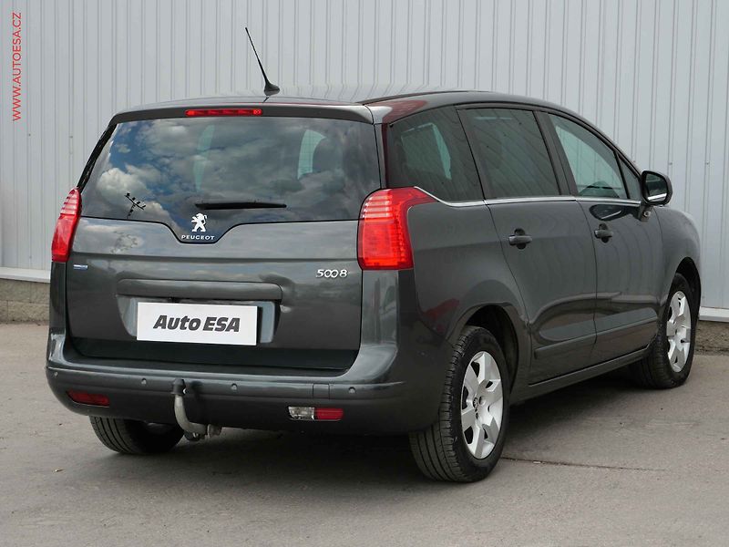 Peugeot 5008 (2015) 2.0 HDi, AC, navi, park.asist - fotka 4 z 23