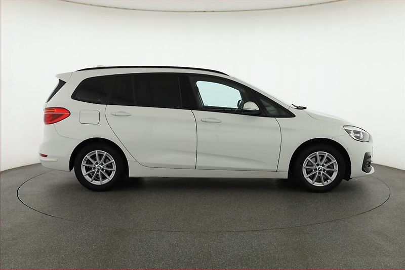 BMW Řada 2 (2018) 218i Gran Tourer, Automat - fotka 6 z 17