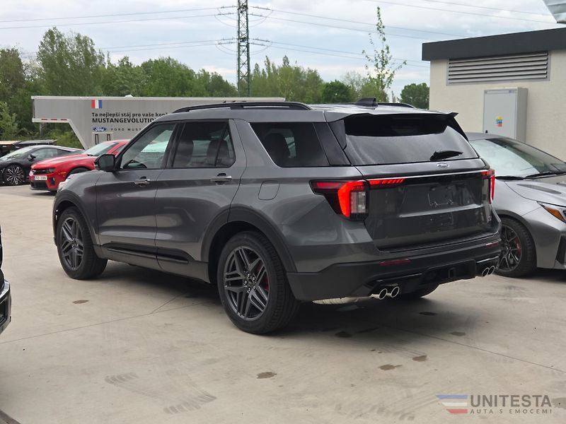 Ford Explorer (2026) 2026 Explorer ST 4x4 - fotka 5 z 15