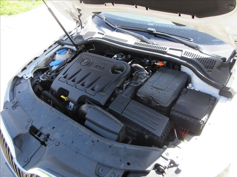 Škoda Superb 2,0 TDi 103 Kw, Xenon, Vyhř. N - fotka 27 z 28