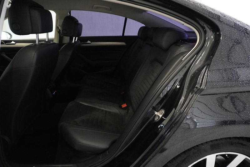 Volkswagen Passat 2,0 TSI 162kW DIGITAL, AUTOMAT - fotka 25 z 28