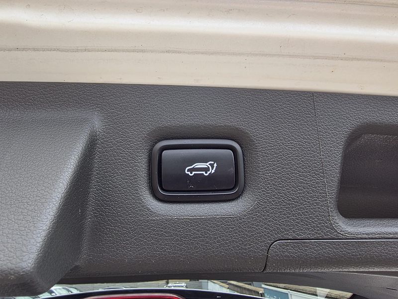 Hyundai Santa Fe 1.6-HYBRID-PREMIUM-PANORAMA - fotka 38 z 44