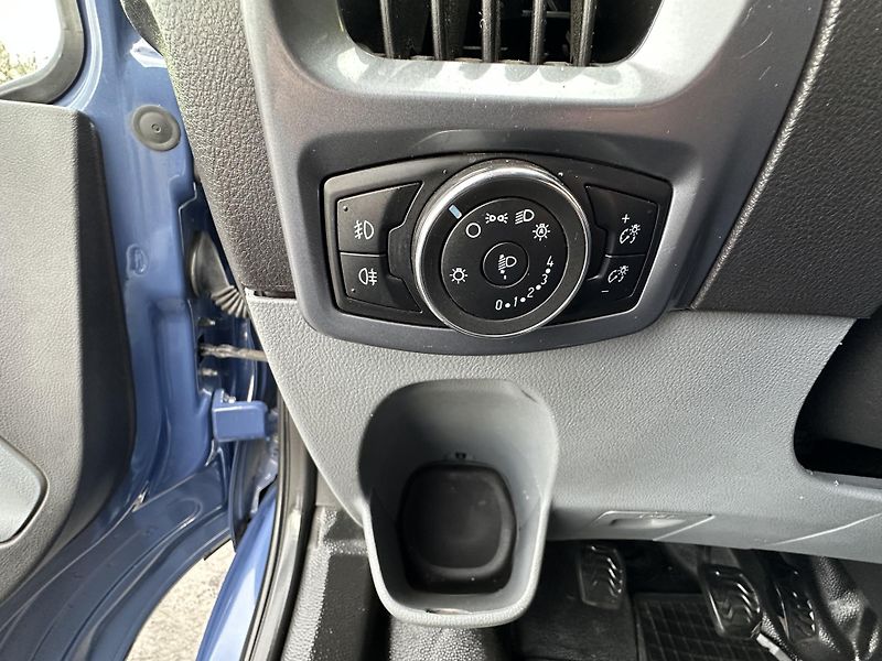 Ford Transit Custom (2014) SPORT 2.2/114Kw  *3.Místa *TZ* - fotka 7 z 41
