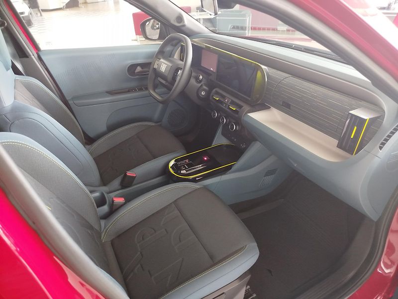 Fiat Grande Panda (2025) RED 113k 44kWh - fotka 8 z 12