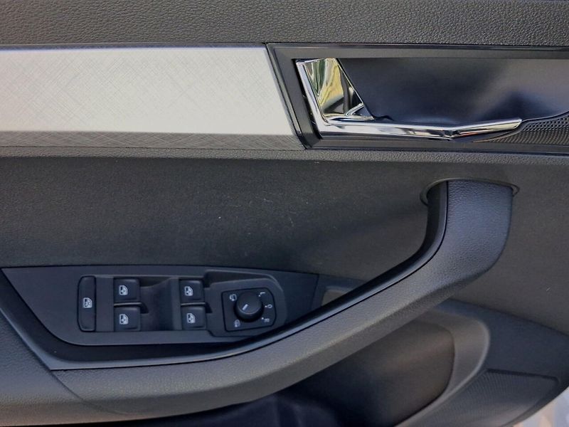 Škoda Karoq 1.5 TSI DSG Kamera Keyless ACC - fotka 4 z 13