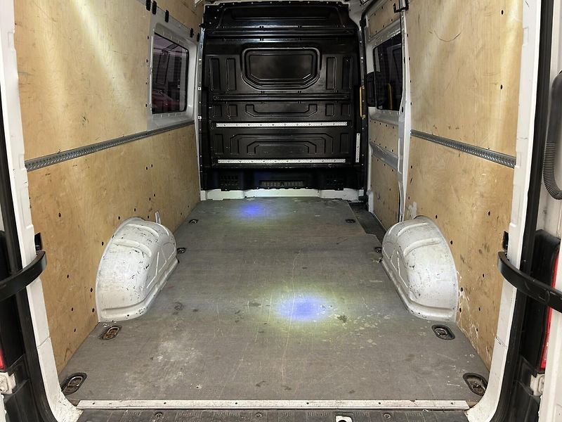 Volkswagen Crafter 2.0 TDI - fotka 20 z 21