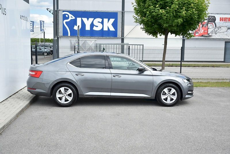 Škoda Superb (2022) Ambition 1.5 TSI 110kW DSG - fotka 13 z 30