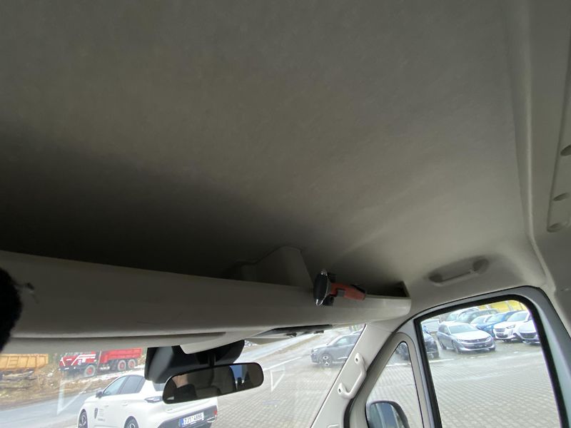 Peugeot Boxer (2019) L1H1 BlueHDi 140k MAN6 9 míst - fotka 15 z 22
