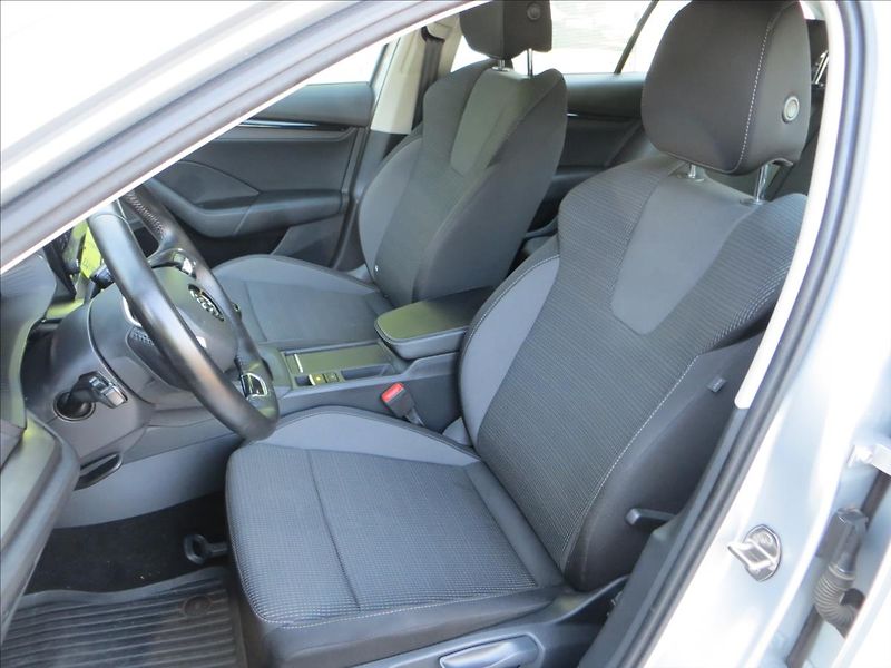 Škoda Octavia 2,0 TDI 85kW Ambition ČR - fotka 14 z 27