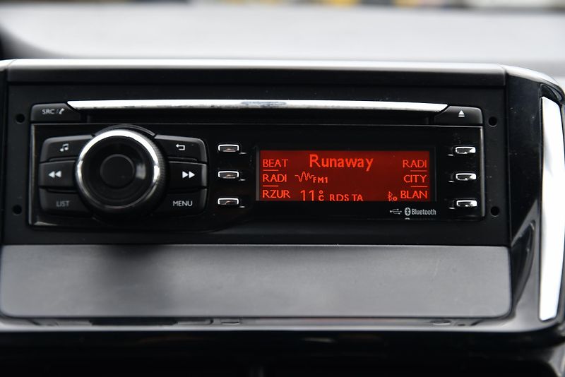 Peugeot 2008 1.2, KLIMATIZACE, TEMPOMAT - fotka 16 z 36