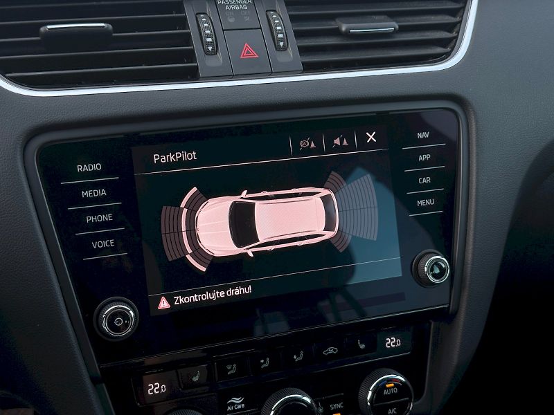 Škoda Octavia (2019) Combi 2.0 Tdi 135 kW DSG 4x4 L - fotka 18 z 27
