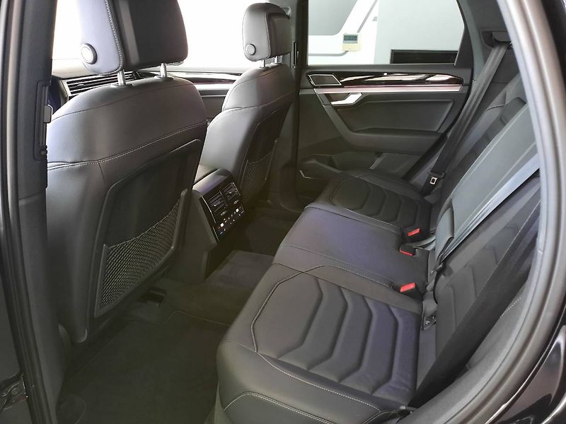 Volkswagen Touareg (2023) 3.0 TDI R-Line 4Motion (210kW/ - fotka 8 z 29