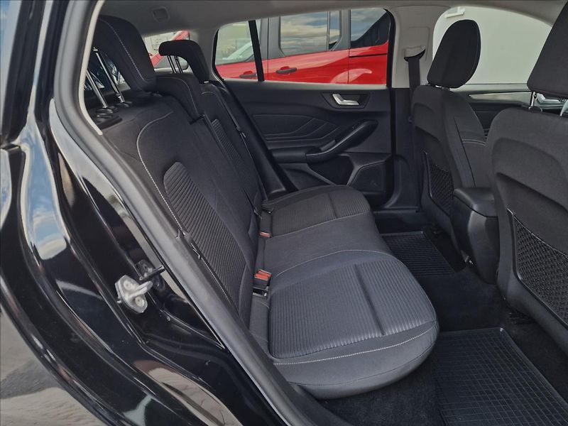 Ford Focus 1.5 EcoBlue Titanium,ČR,1.Maj - fotka 15 z 47