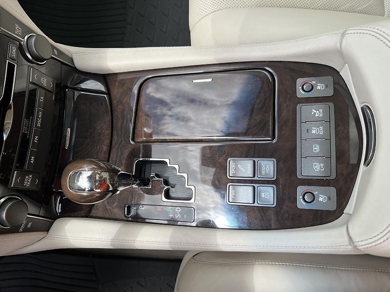 Lexus LS 600h 5.0 V8 Hybrid 1.Majitel ČR - fotka 26 z 38