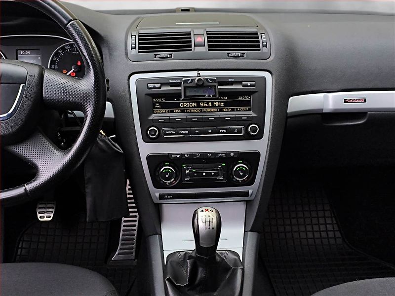 Škoda Octavia (2010) Scout 1.8 TSI, 4X4 - fotka 12 z 16