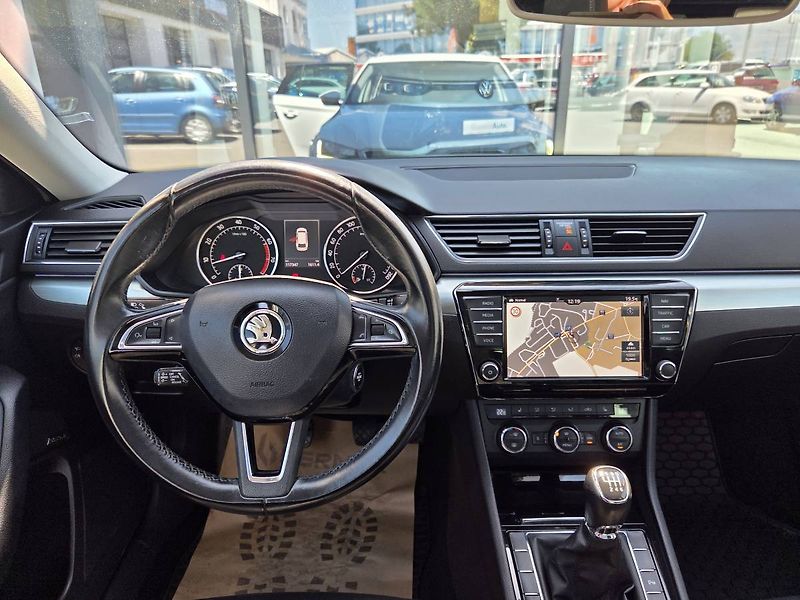 Škoda Superb (2015) 1.4 TSI Style Plus - fotka 18 z 53