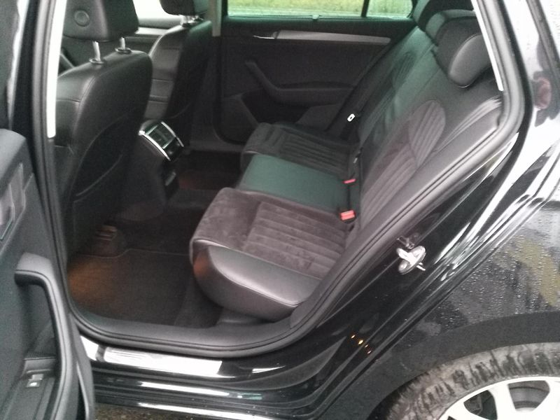Škoda Superb 2,0 TDI 4x4 /140 kW/ - fotka 8 z 40