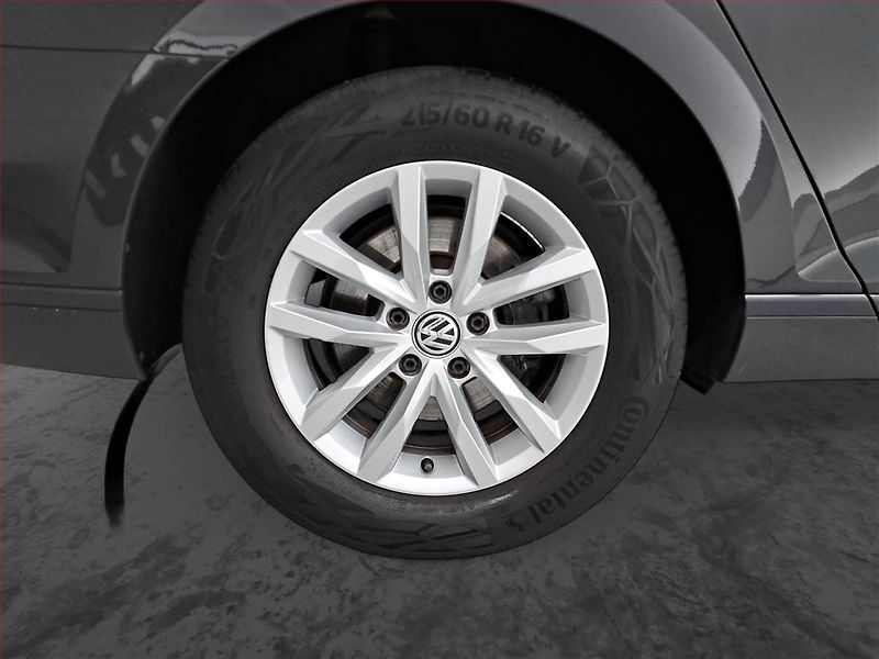 Volkswagen Passat (2015) Business 2.0 TDI, Automat - fotka 15 z 17
