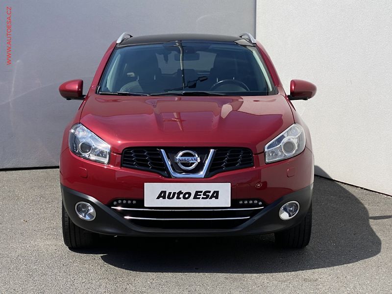 Nissan Qashqai (2011) 2.0, navi - fotka 2 z 3