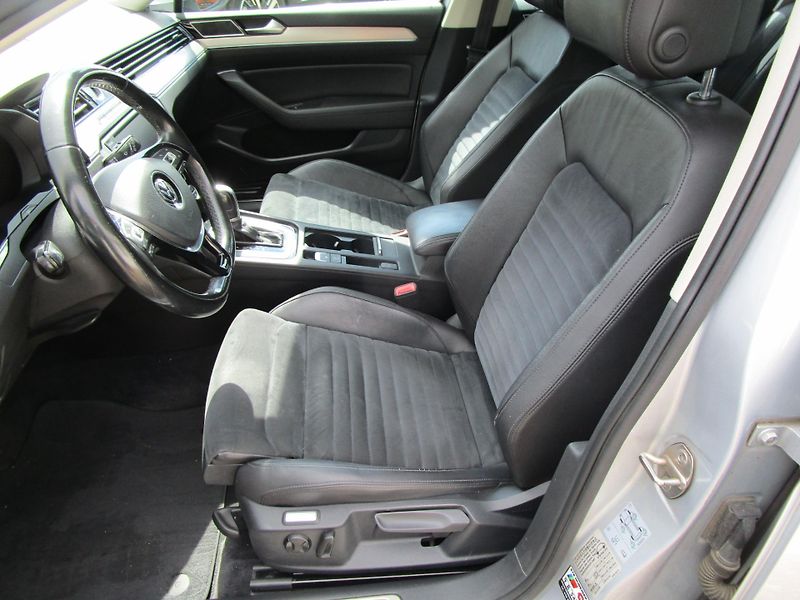 Volkswagen Passat 1,6TDI-88KW-DSG+ZÁVĚS - fotka 8 z 17
