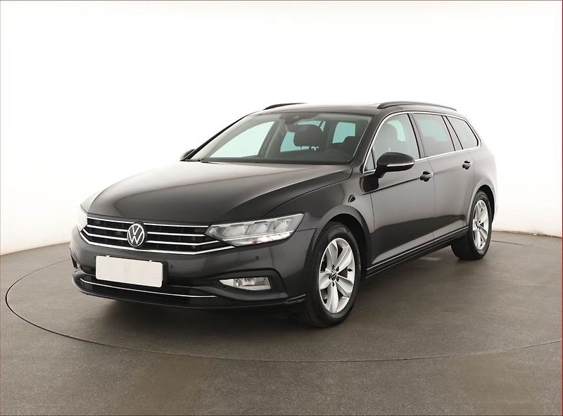 Volkswagen Passat (2022) 2.0 TDI, Automat, Navi - fotka 2 z 20