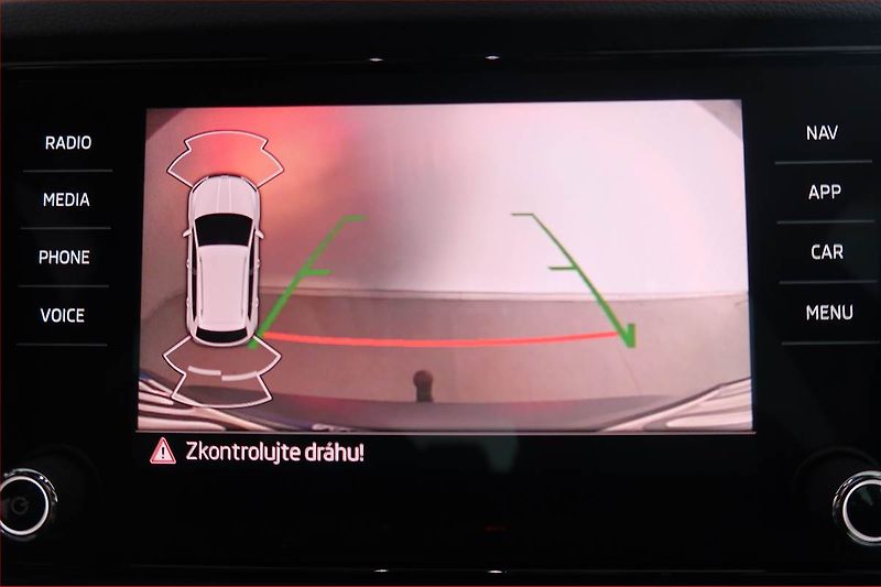 Škoda Karoq (2021) Sportline 1.5 TSI - fotka 23 z 23