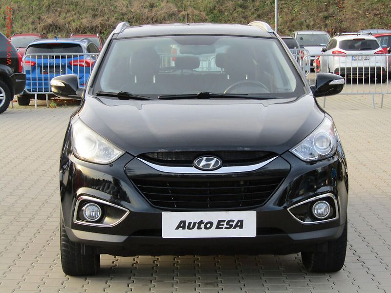 Hyundai ix35 (2012) 2.0 CRDi 4x4, ČR, AC, park - fotka 2 z 21