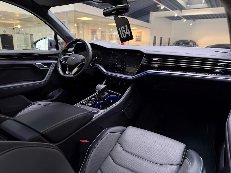 Volkswagen Touareg TDI 210 kW R-Line Pano Taž Ven - fotka 12 z 19