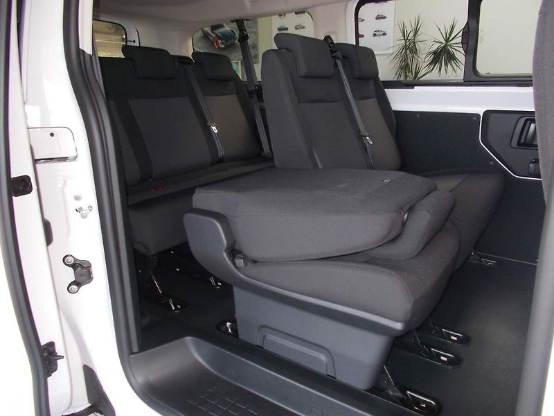 Opel Vivaro (2026) L2 (L) Combi 2.2 CDTi (132kW/1 - fotka 19 z 30