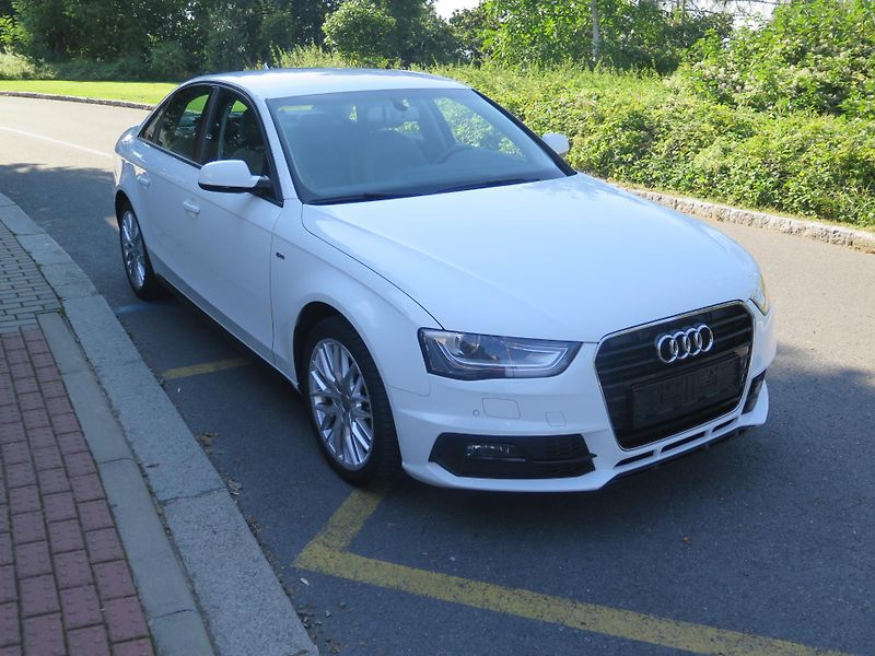 Audi A4 A4 2,0 TDI FULL S-LINE - fotka 22 z 23