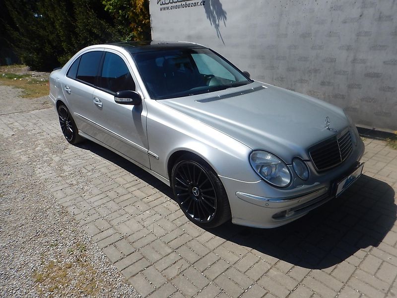 Mercedes-Benz Třídy E E 350 4MATIC, DIGIKLIMA - fotka 7 z 32