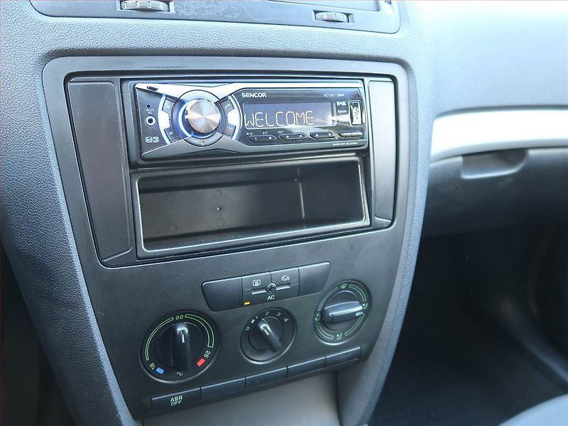 Škoda Octavia (2004) 1.6, nová STK, udržované - fotka 12 z 15