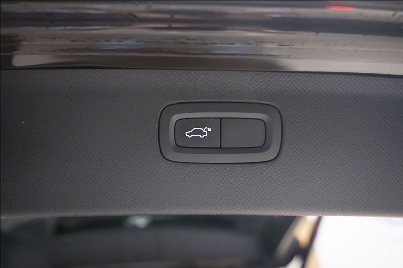 Volvo XC90 2,0 B5 AWD INSCRIPTION 7 MÍST - fotka 45 z 47