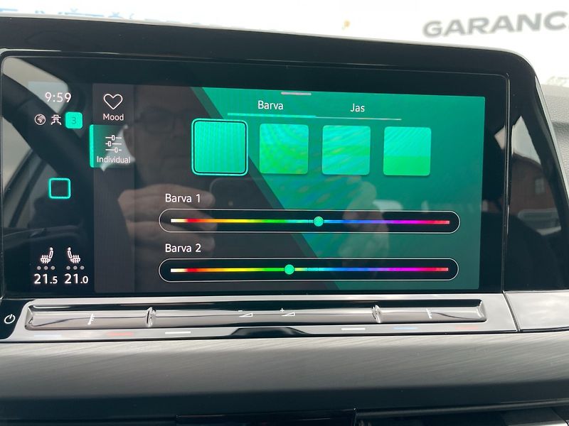 Volkswagen Golf (2021) Com. VIII 2.0TDi STYLE! ČR+1.m - fotka 34 z 38