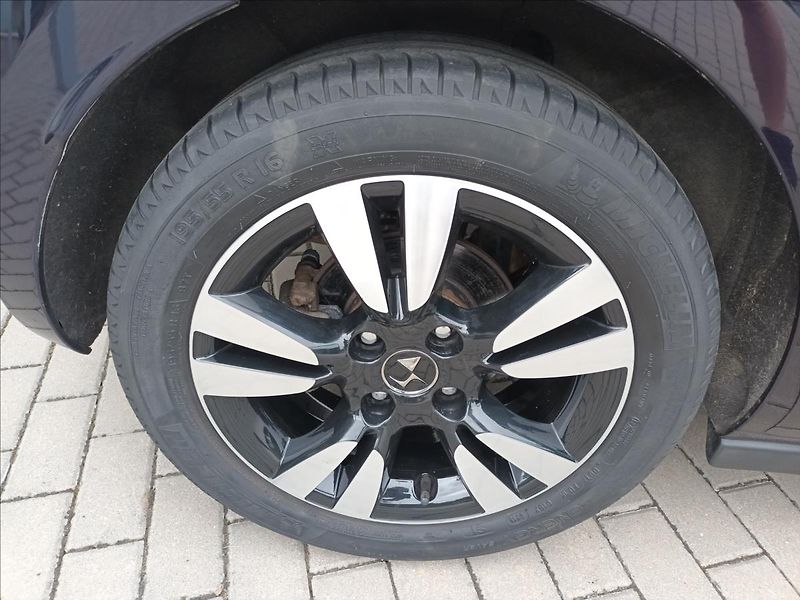 Citroën DS3 1,2 PT,81KW,DIGIKLIMA,KOLA - fotka 25 z 47