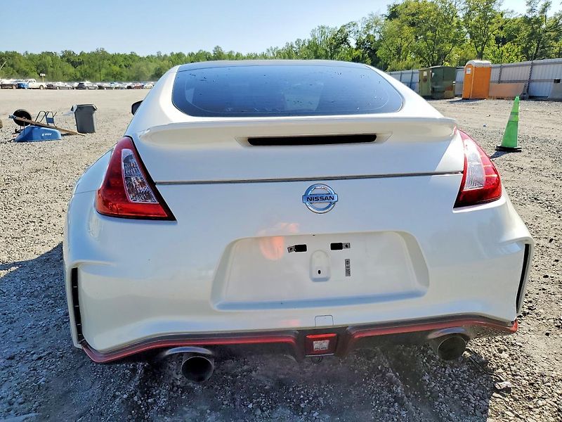 Nissan 370 Z (2014) BASE - fotka 6 z 11