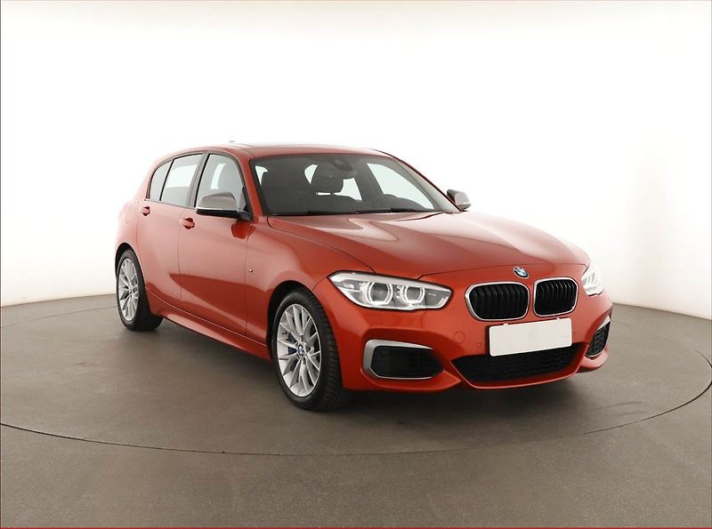 BMW Řada 1 (2016) M140i xDrive - fotka 1 z 20