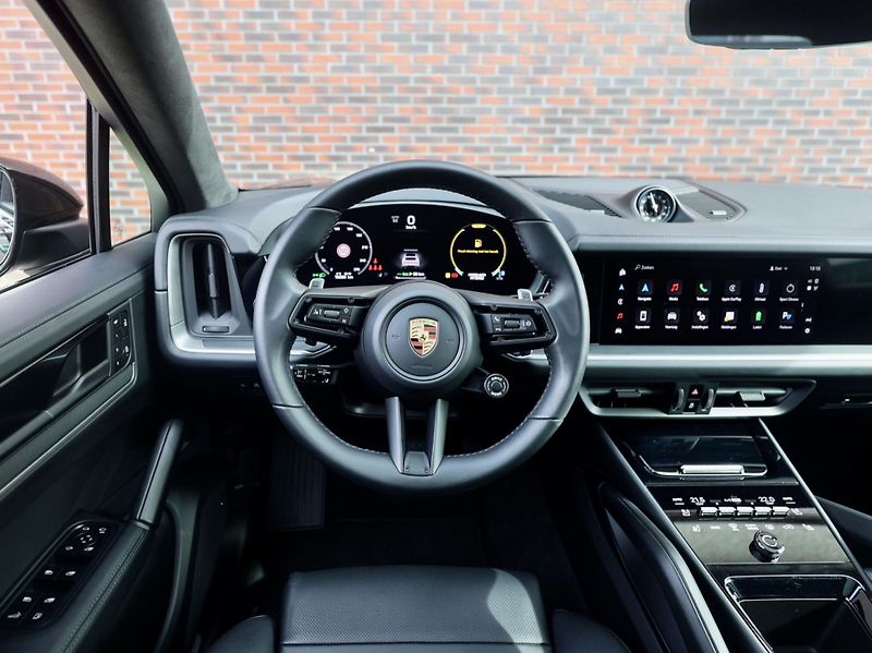 Porsche Cayenne (2025) Coupe E-Hybrid 360KW Techart - fotka 33 z 46