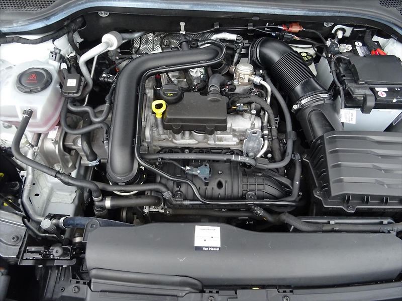 Škoda Kamiq 1,0 TSi 81 kW Business - fotka 32 z 37
