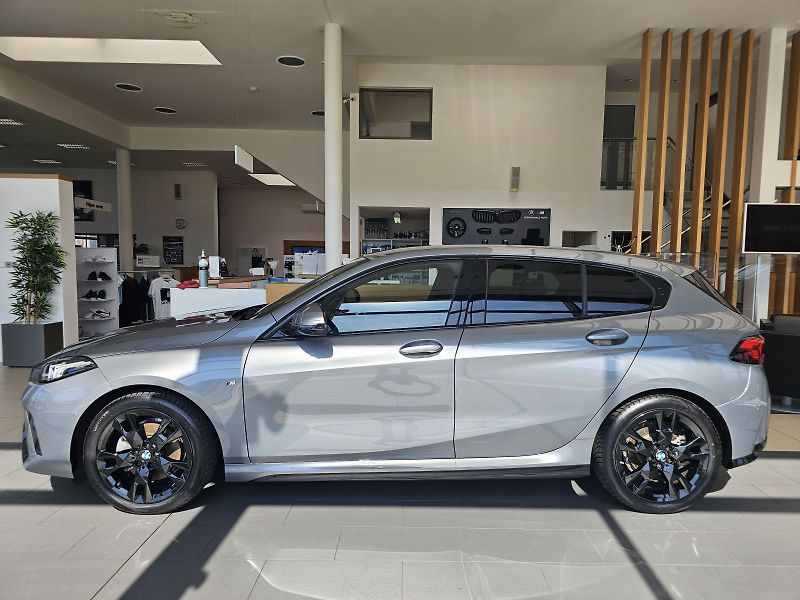 BMW Řada 1 1 Limousine 120 M Sport - fotka 4 z 28