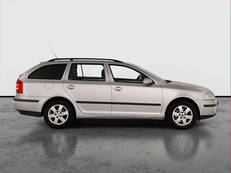 Škoda Octavia (2008) Ambiente Plus 1.9 TDI - fotka 6 z 17