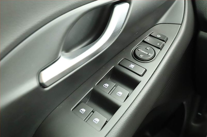 Hyundai i30 (2025) 1.5 T-GDI MHEV 48V, N-LINE - fotka 10 z 15