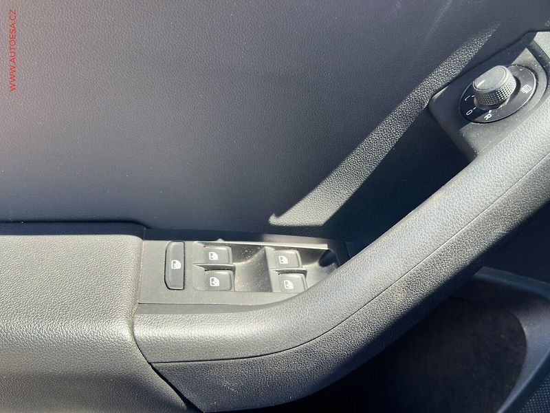 Škoda Octavia (2018) 1.6 TDi, AT, navi, autoAC - fotka 11 z 19